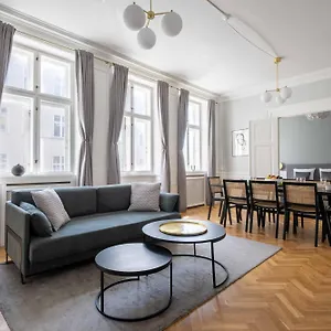 Apartment Lavish 4br In The Heart Of Cph By The Canals, Copenhagen